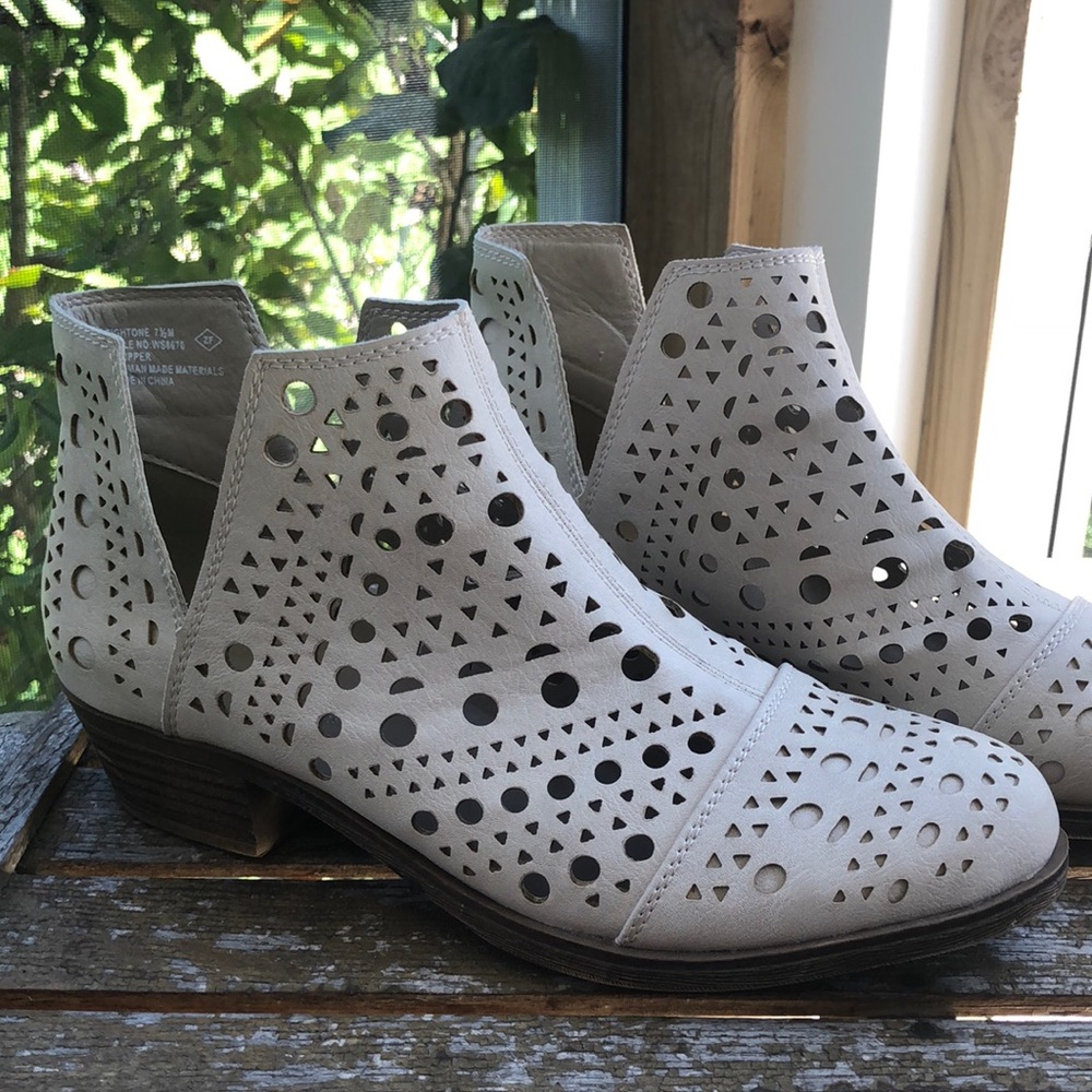 Rampage booties. Cream/off-white color.